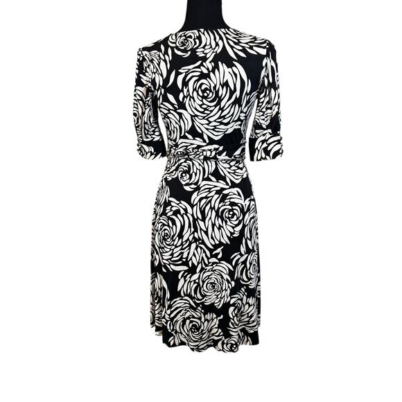 Banana Republic Silk Blend Wrap Dress Size SMALL Black Cream Floral V Neck - Picture 2 of 10